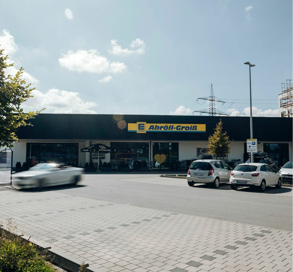 EDEKA-Filiale in Buxheim mit Geschäftshaus nebenan - vermittelt von GAUKEL Gewerbeimmobilien