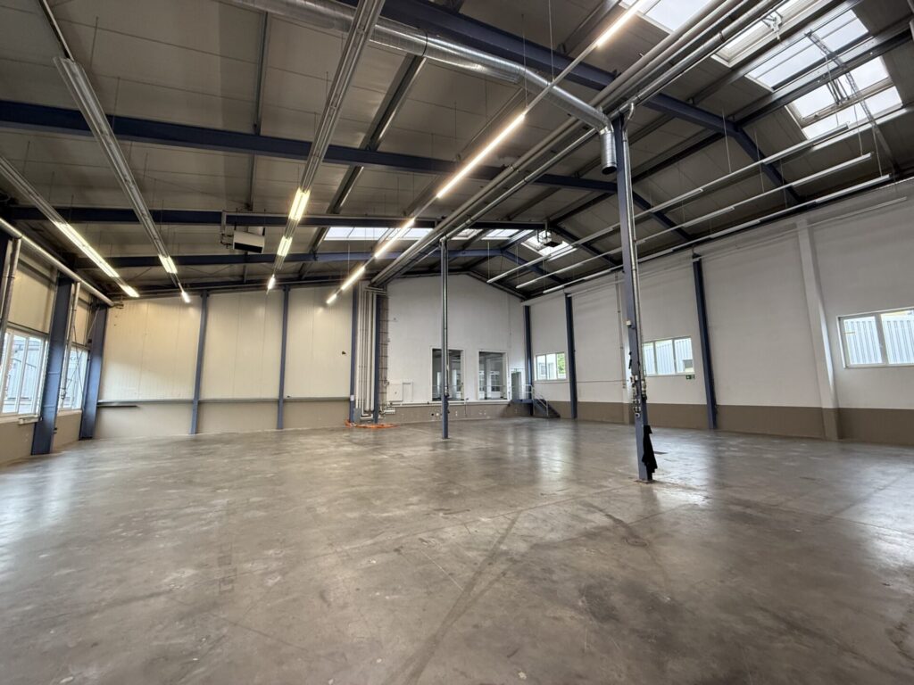 ca. 800 m² Hallenfläche in Kempten vermittelt.